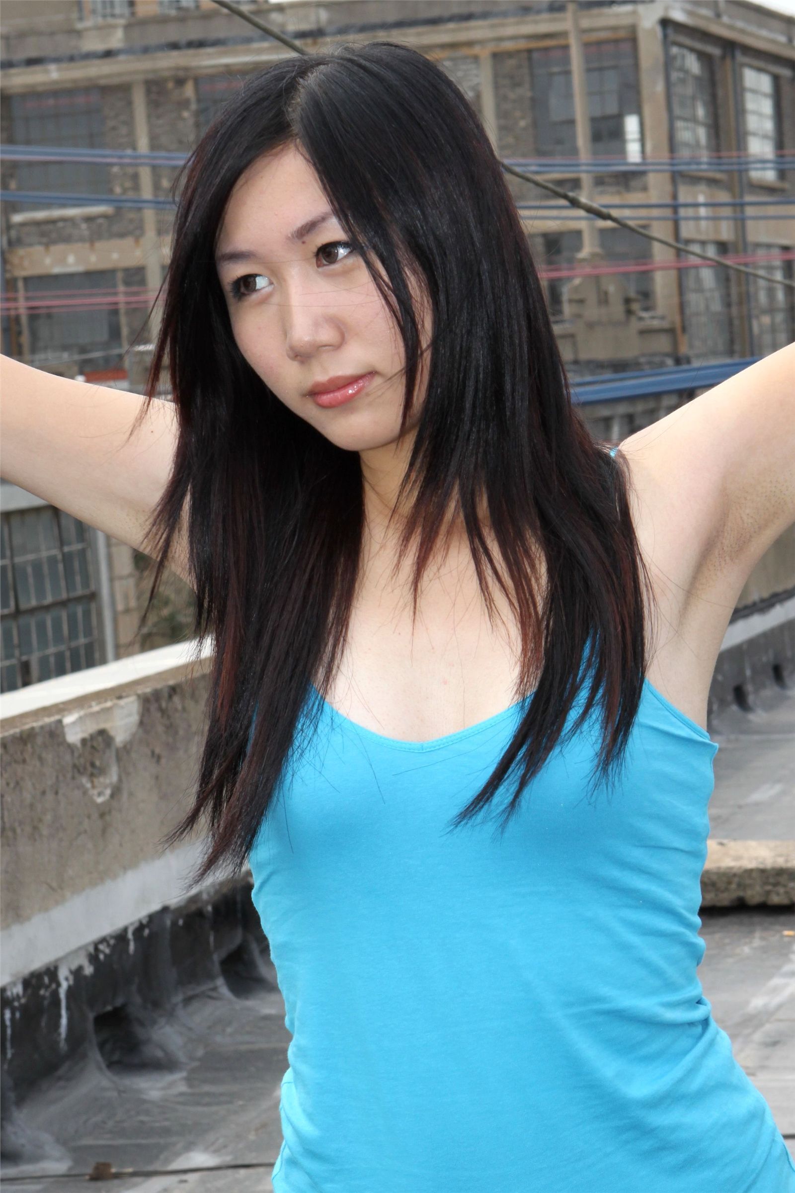 [户外街拍] 2013.08.21 美女娇娇 创意园外拍